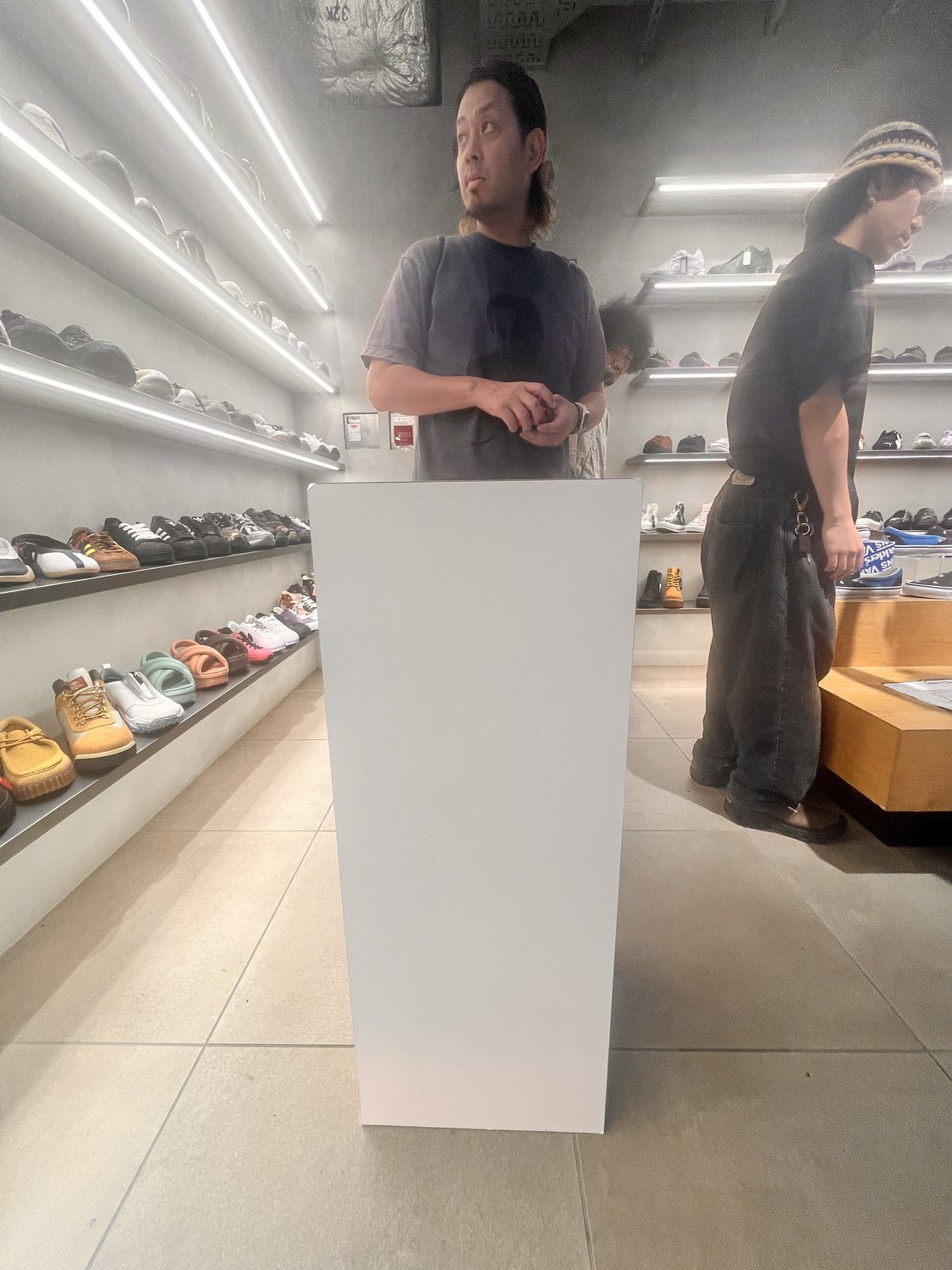 白の展示台